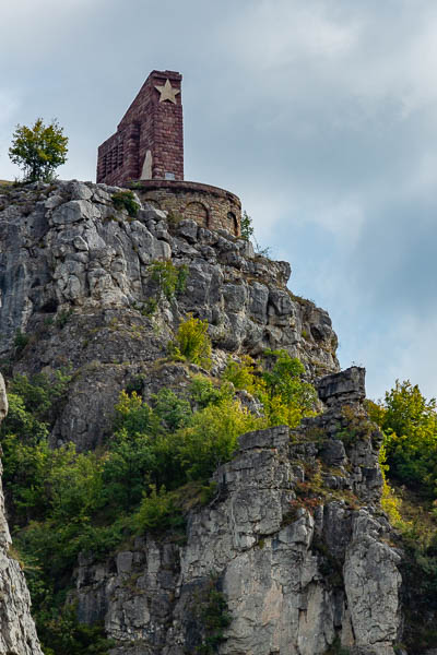 Falaises de Lakatnik et monument « Septemvriytsi 1923 »