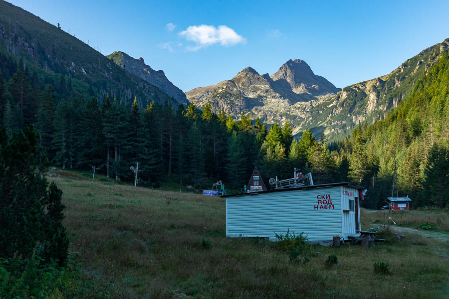 Massif de Rila : station, 1720 m, et mont Maliovitsa, 2729 m