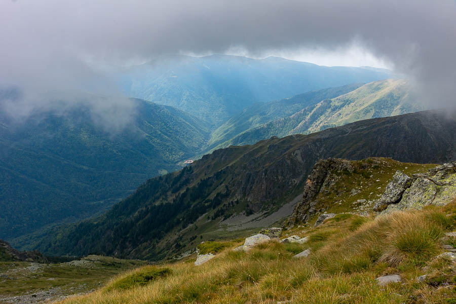 Massif de Rila : mont Malyovitsa, vue vers le monastère de Rila