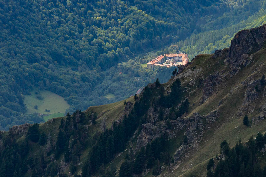 Massif de Rila : mont Maliovitsa, vue vers le monastère de Rila