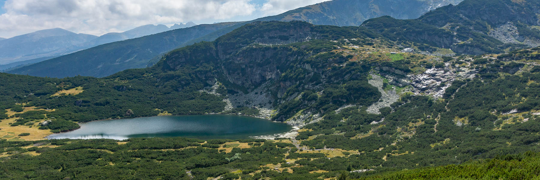 Massif de Rila : lac inférieur et refuge Sedemte