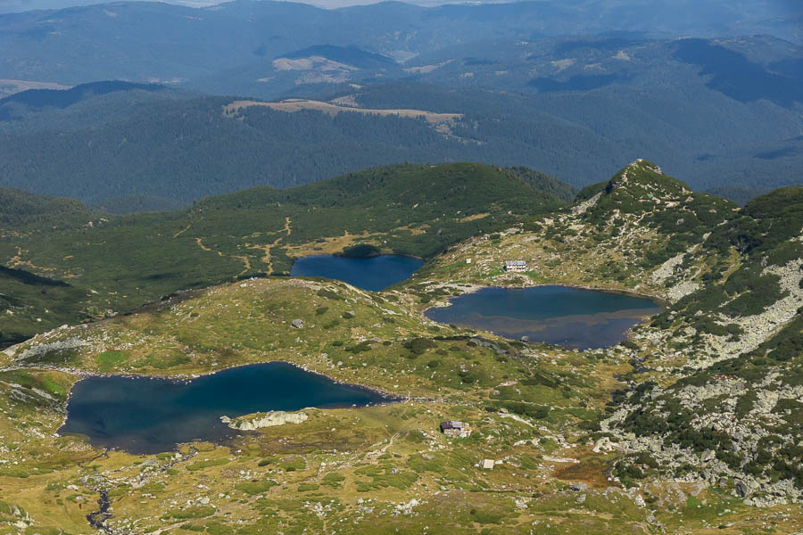 Massif de Rila : vue nord du pic des Lacs, lacs et refuges