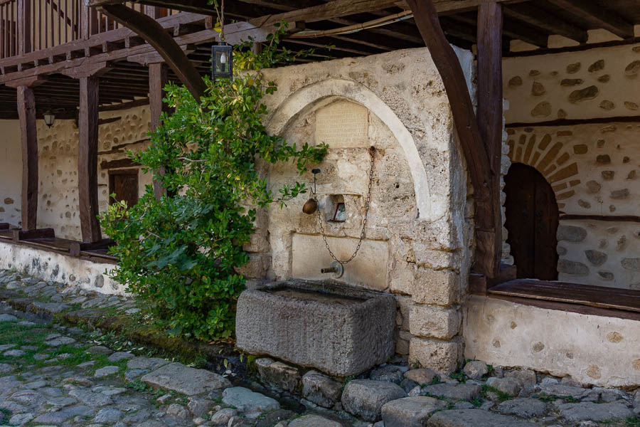 Monastère de Rojen : fontaine