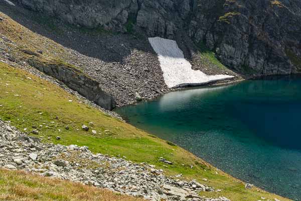 Massif de Rila : lac Okoto (œil), névé tardif