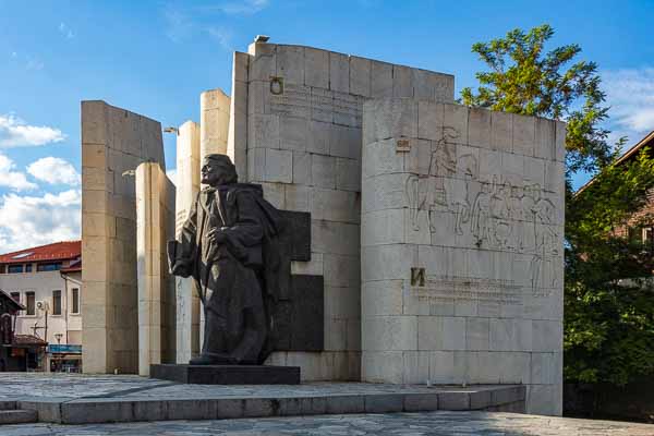 Bansko : monument à Païssii de Hilendar, historien