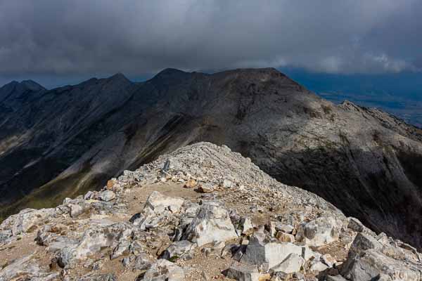 Massif de Pirin : mont Vihren, sommet, vue vers la crête du Cheval