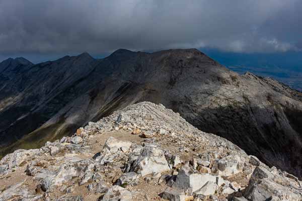 Massif de Pirin : mont Vihren, sommet, vue vers la crête du Cheval