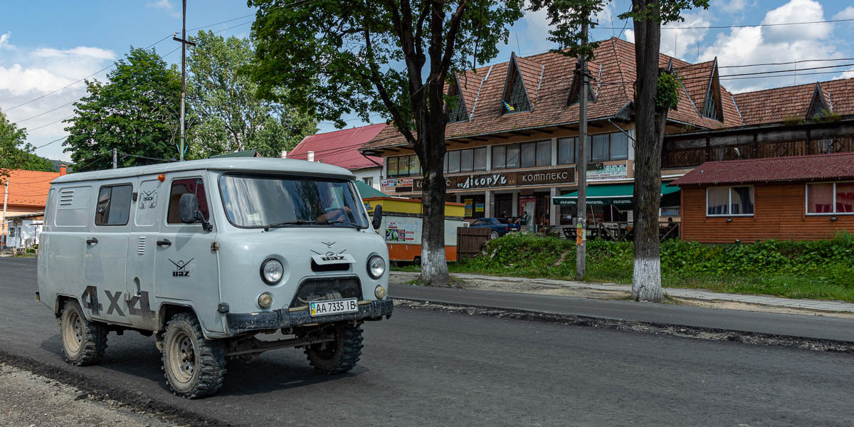Yasinia : camionnette soviétique UAZ