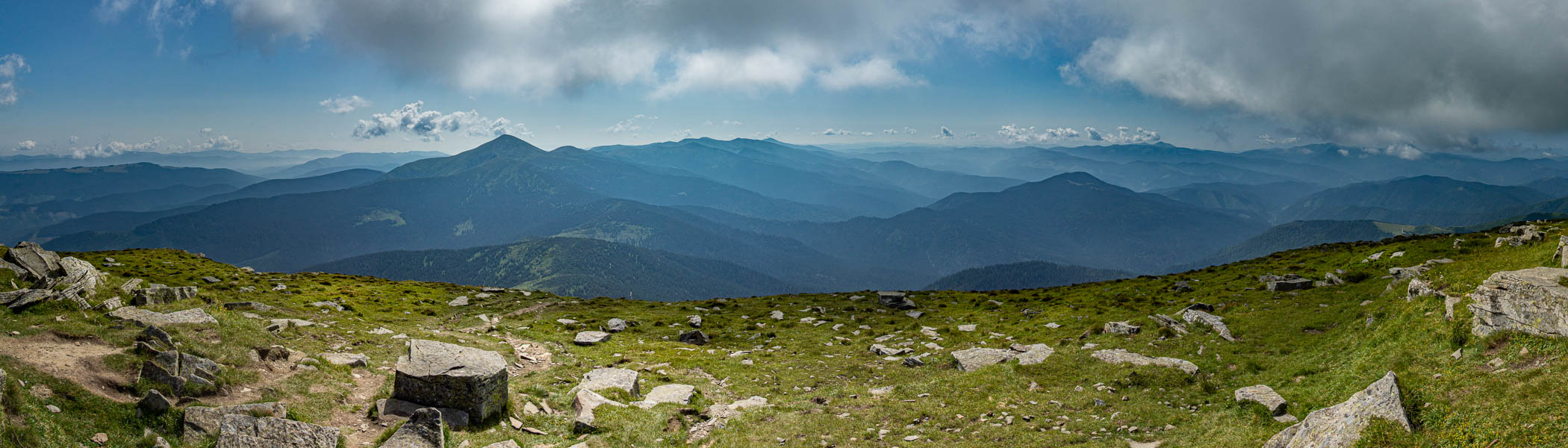 Mont Petros, 2020 m : vue est, mont Hoverla