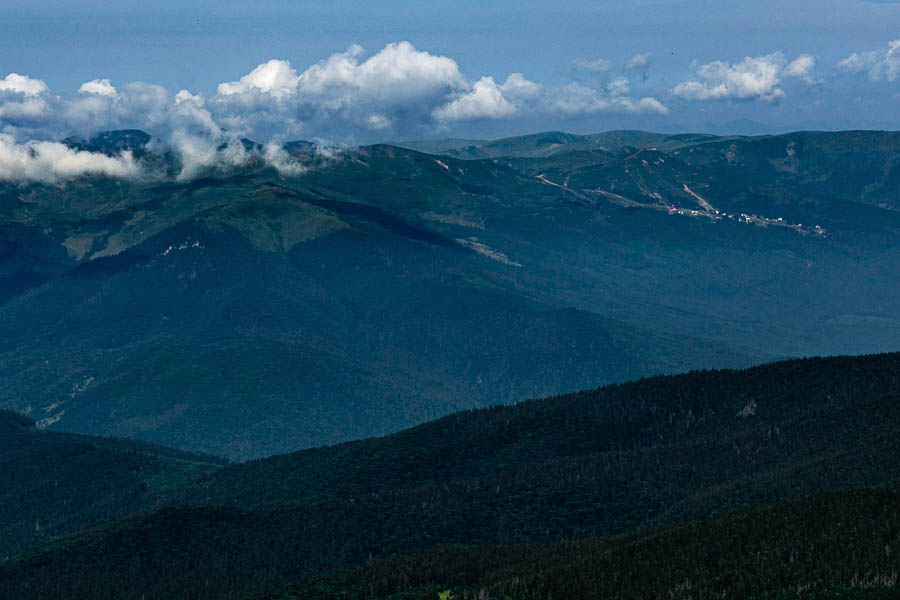 Mont Petros : vue ouest vers Dragobrat