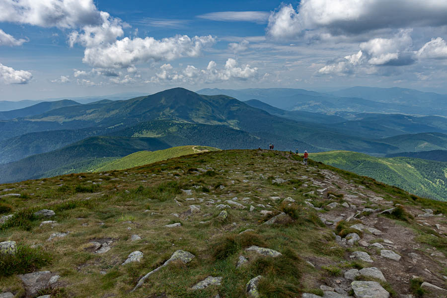 Mont Hoverla : vue ouest, mont Petros