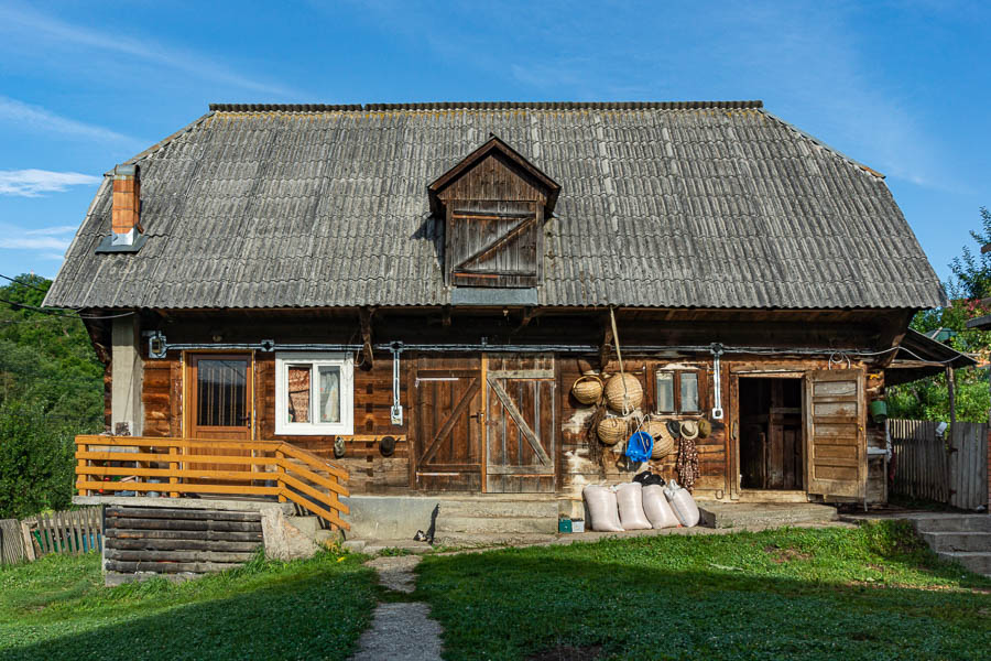 Poienile Izei : ferme