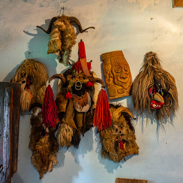 Muzeul Ţărăncii Române din Maramures : masques