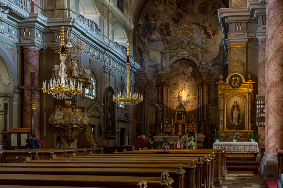 Sibiu : place du grand marché, église jésuite