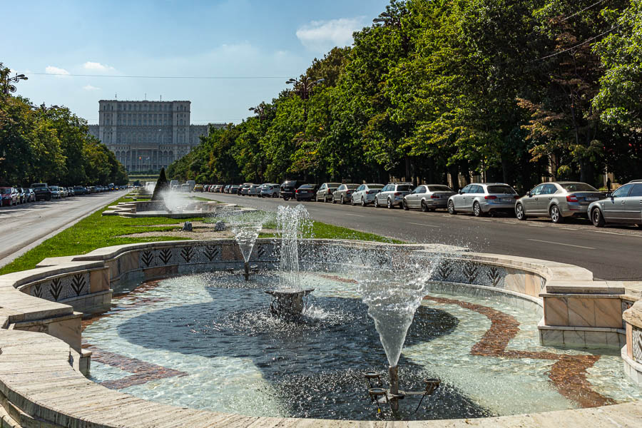 Bucarest : boulevard Unirii