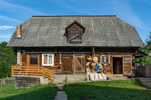 Poienile Izei : ferme
