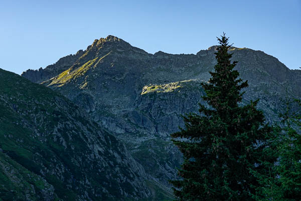 Refuge Negoiu : le mont Negoiu à l'aube