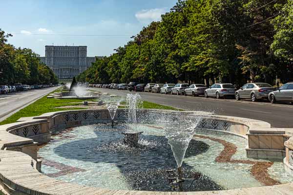 Bucarest : boulevard Unirii