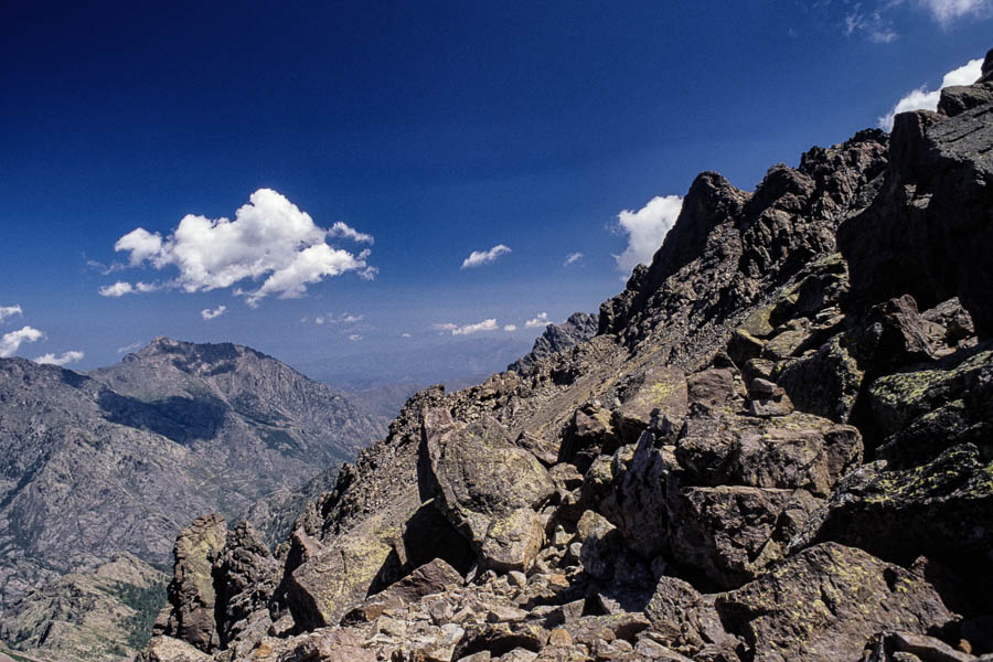 Col des Éboulis, le Cintu à droite