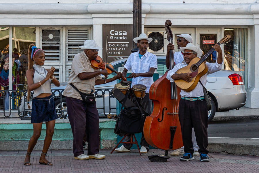 Santiago de Cuba : orchestre de rue
