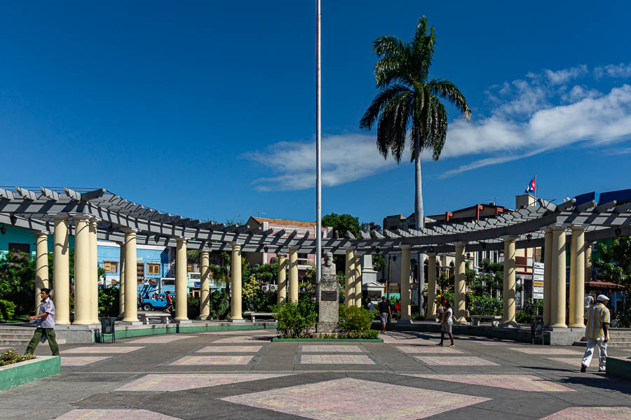 Santiago de Cuba : plaza de Marte