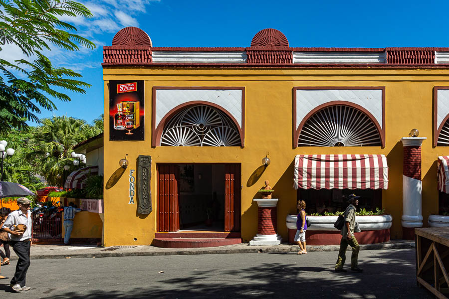 Santiago de Cuba : plaza Dolores