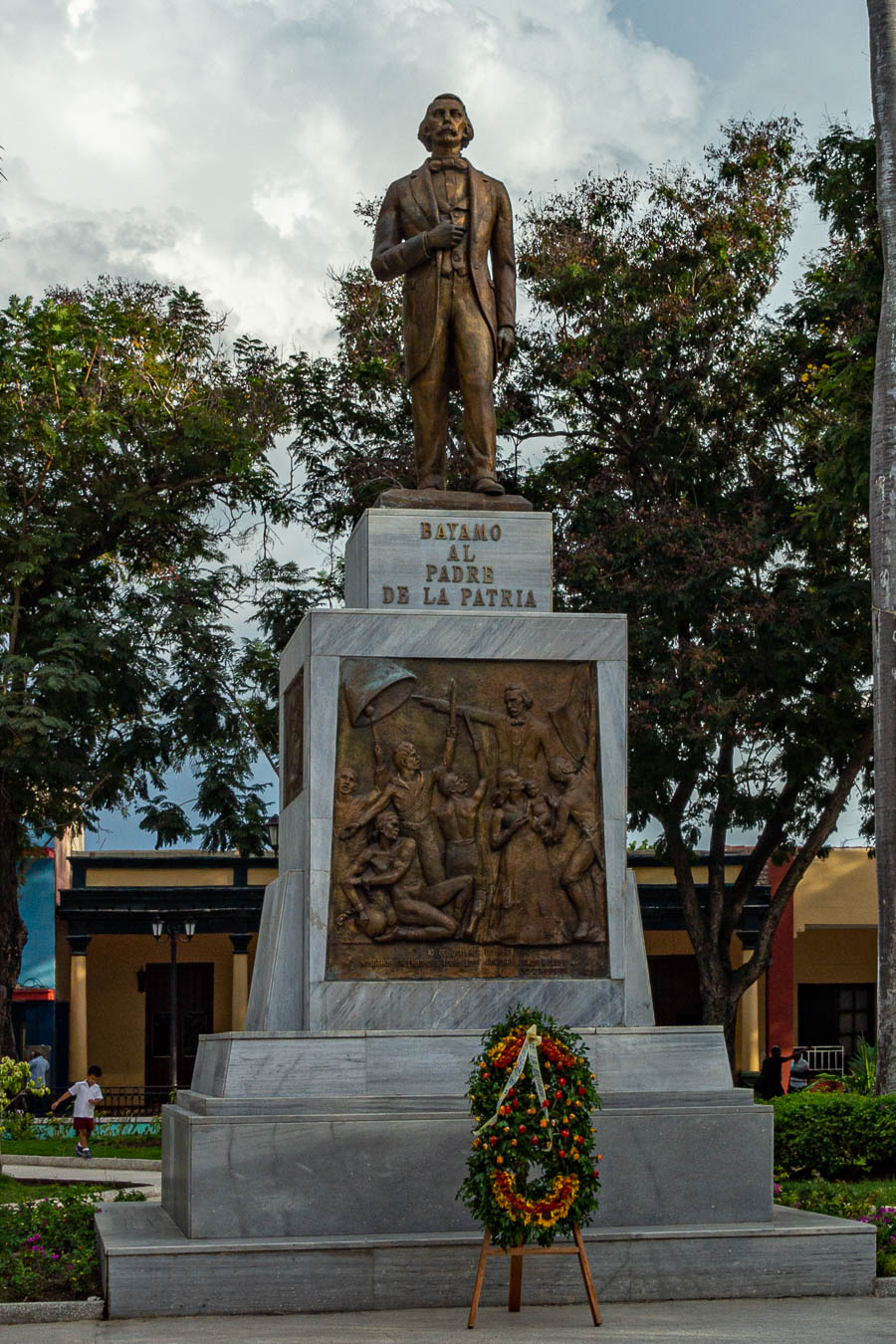 Bayamo : parque Céspedes, monument à Carlos Manuel de Céspedes, le père de la patrie