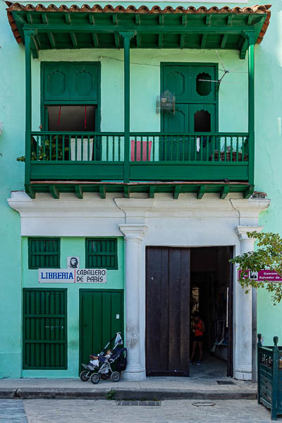 La Havane : plaza de San Francisco, librairie « Caballero de Paris »