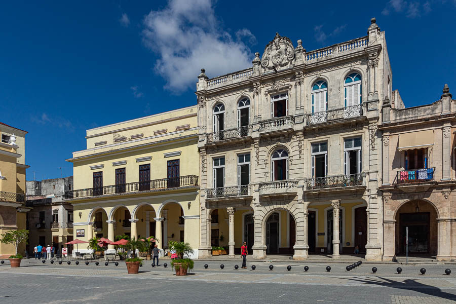 La Havane : plaza Vieja, école