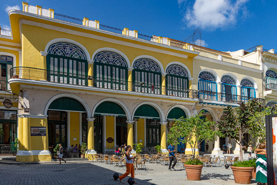 La Havane : plaza Vieja, brasserie