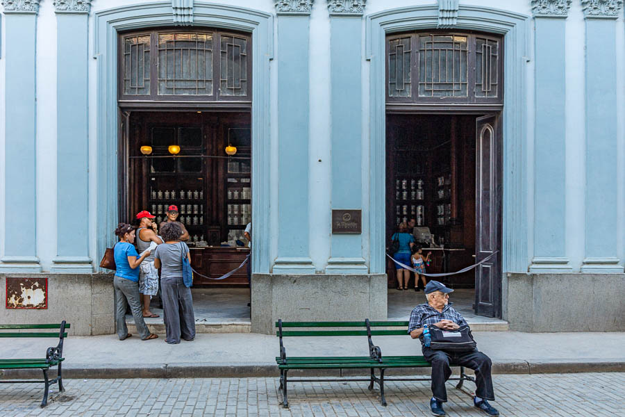 Rue de la vieille Havane, pharmacie