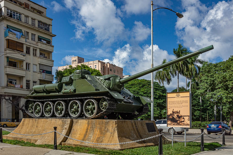 La Havane : musée de la Révolution, le char de Fidel