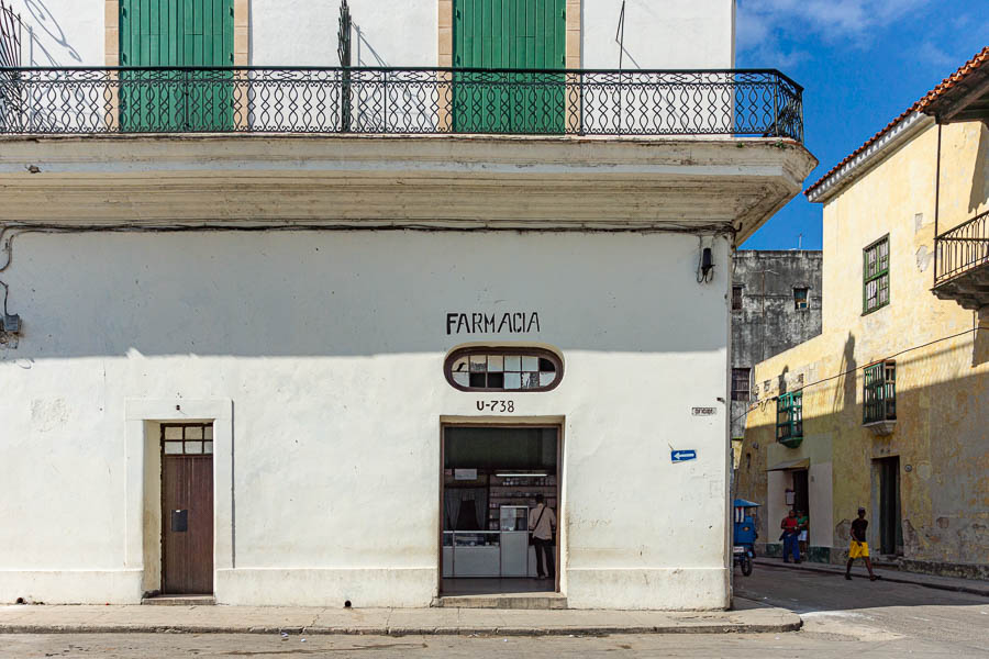 Rue de la vieille Havane : pharmacie