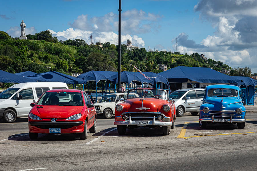 La Havane : port, voitures