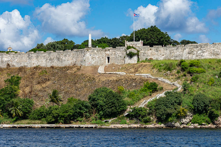 La Havane : port, fortaleza de San Carlos de la Cabaña