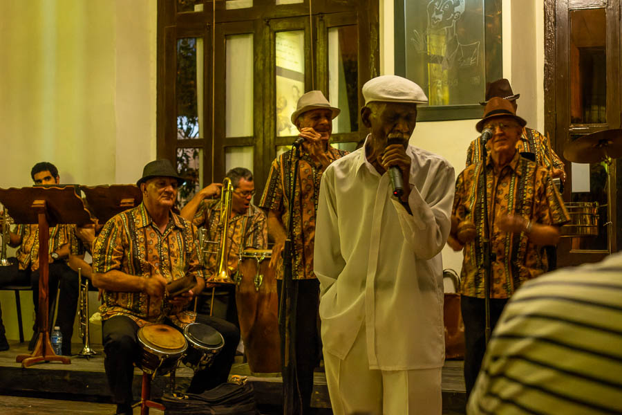 La Havane : concert du conjunto Roberto Faz