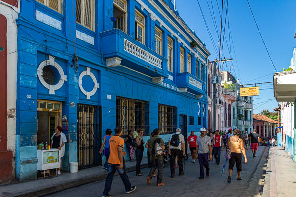 Santiago de Cuba : rue José Antonio Saco