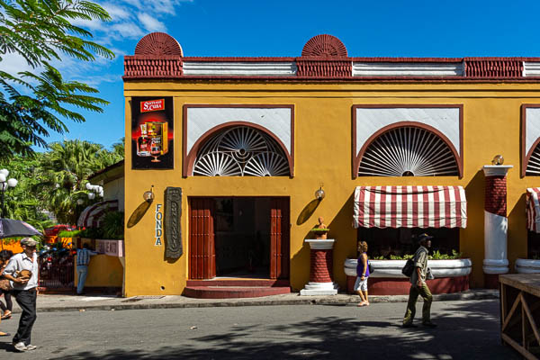 Santiago de Cuba : plaza Dolores