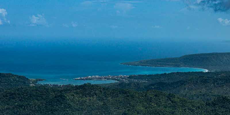 Baracoa : sommet du Yunque, vue est, baies de Baracoa et Miel