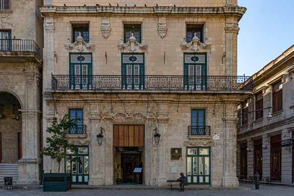 La Havane : plaza de San Francisco, hôtel