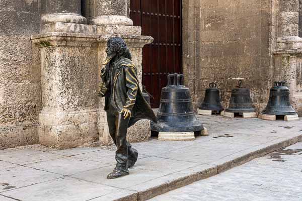 La Havane : plaza de San Francisco, el Caballero de París