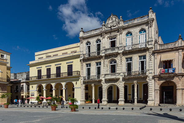 La Havane : plaza Vieja, école