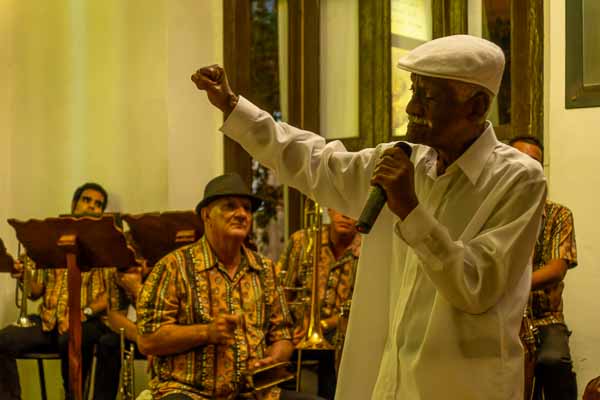 La Havane : concert du conjunto Roberto Faz