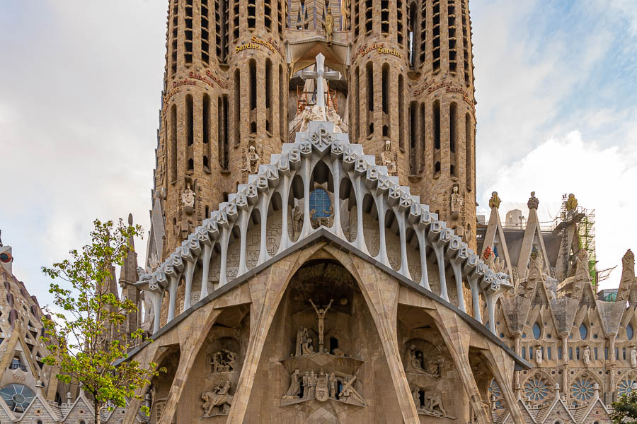 Barcelone : Sagrada Família, façade de la Passion