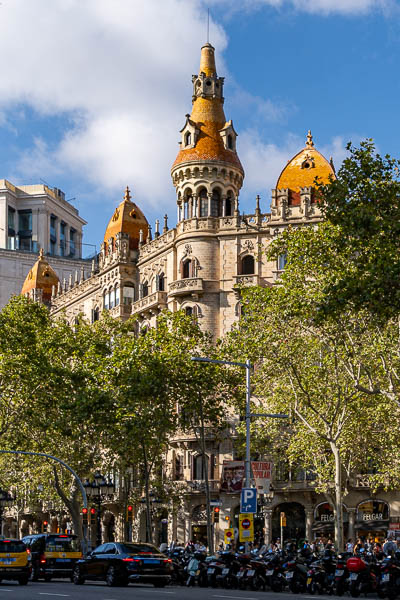 Barcelone, passeig de Gràcia : casa Rocamora par Joaquim Bassegoda i Amigó