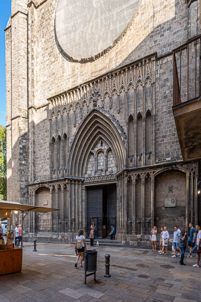 Barcelone, plaça del Pi : basilique Santa Maria del Pi