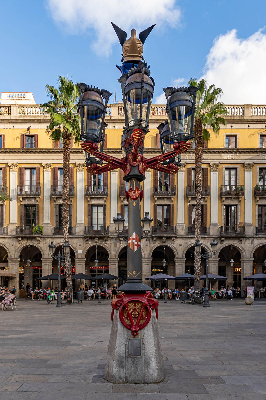 Barcelone, plaça Real : lampadaire de Gaudí