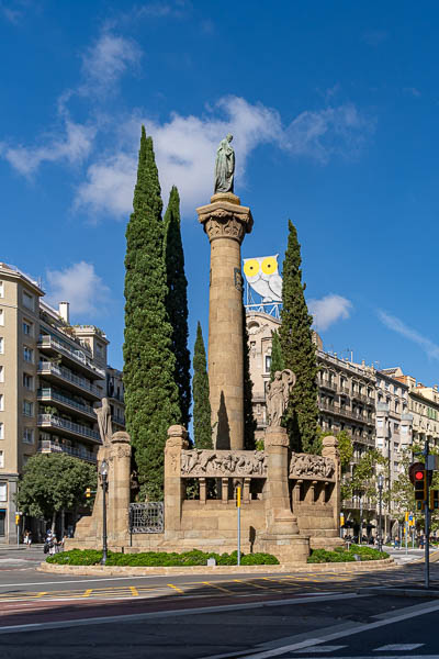 Barcelone : plaça de Mossèn Jacint Verdaguer