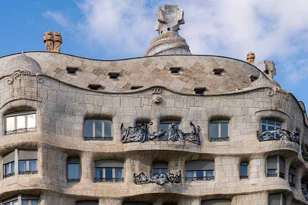 Barcelone : casa Milà (La Pedrera) par Gaudí