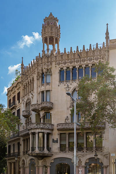 Barcelone : casa Lleó Morera par Lluís Domènech i Montaner